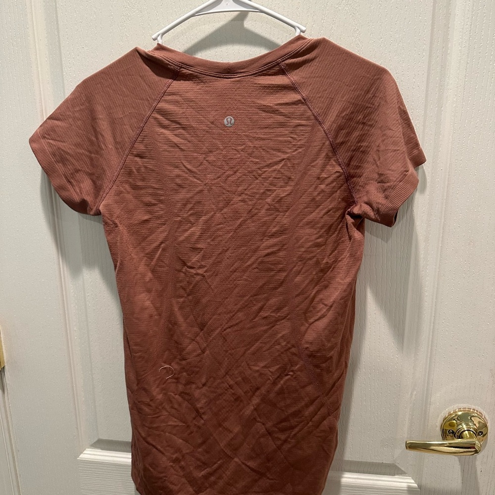 Lululemon Swiftly Tech Short Sleeve in Spiced Chai: Size 8